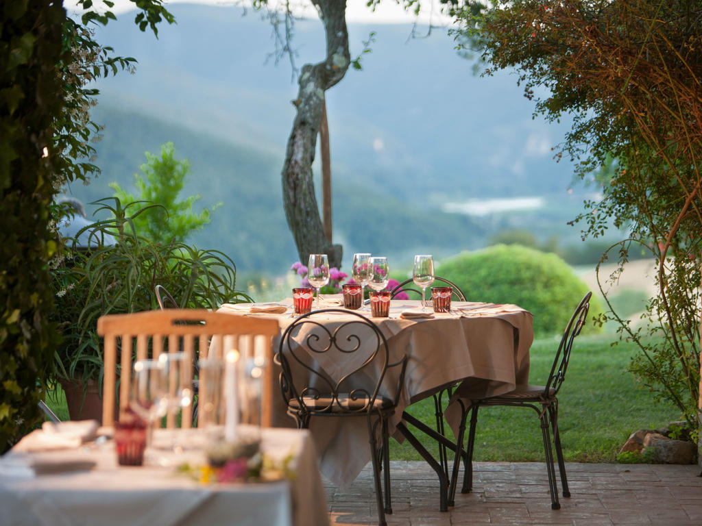 Tenuta Di Canonica Тоді Екстер'єр фото